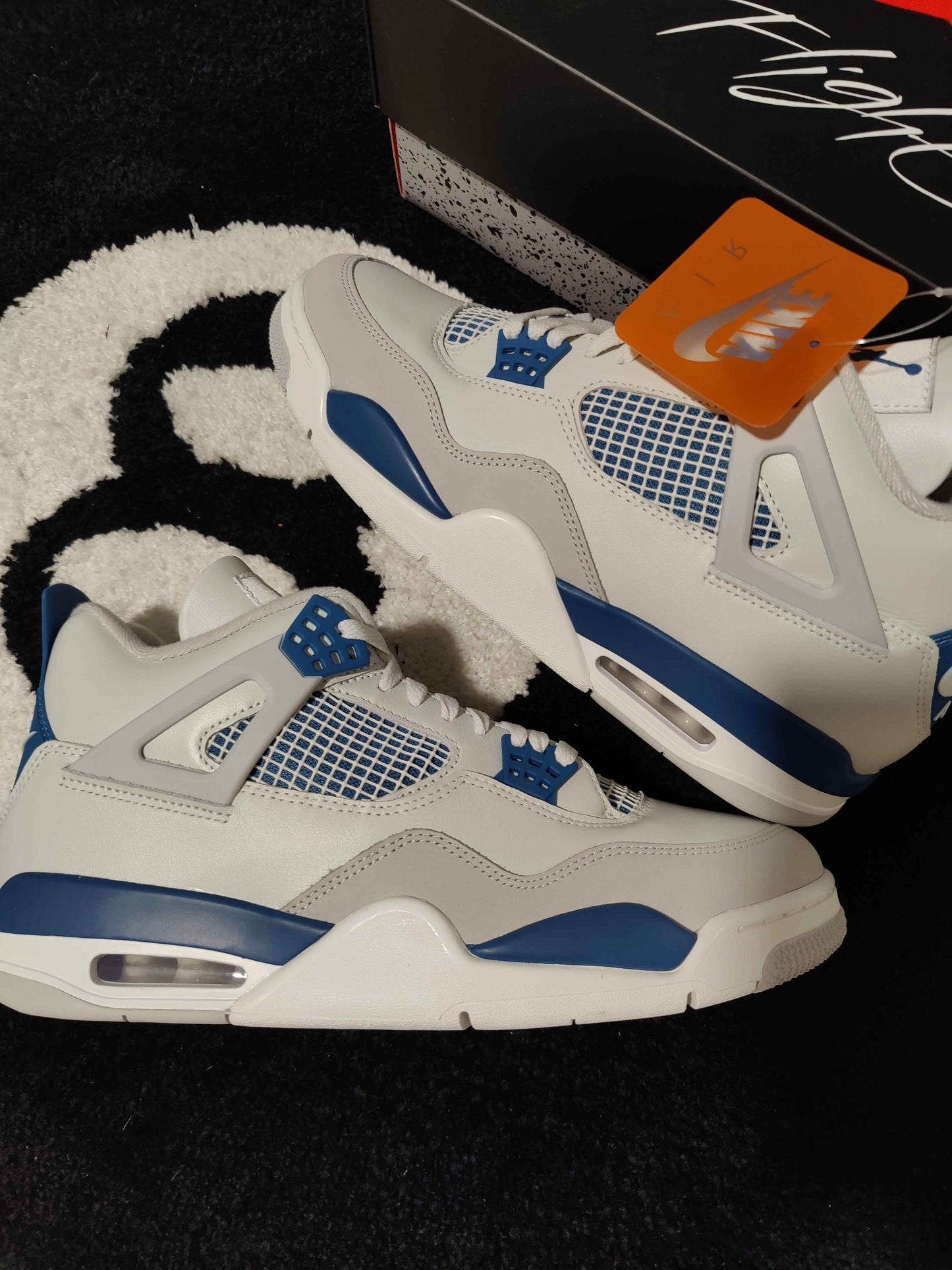 Jordan 4 Retro Military Blue (2024)