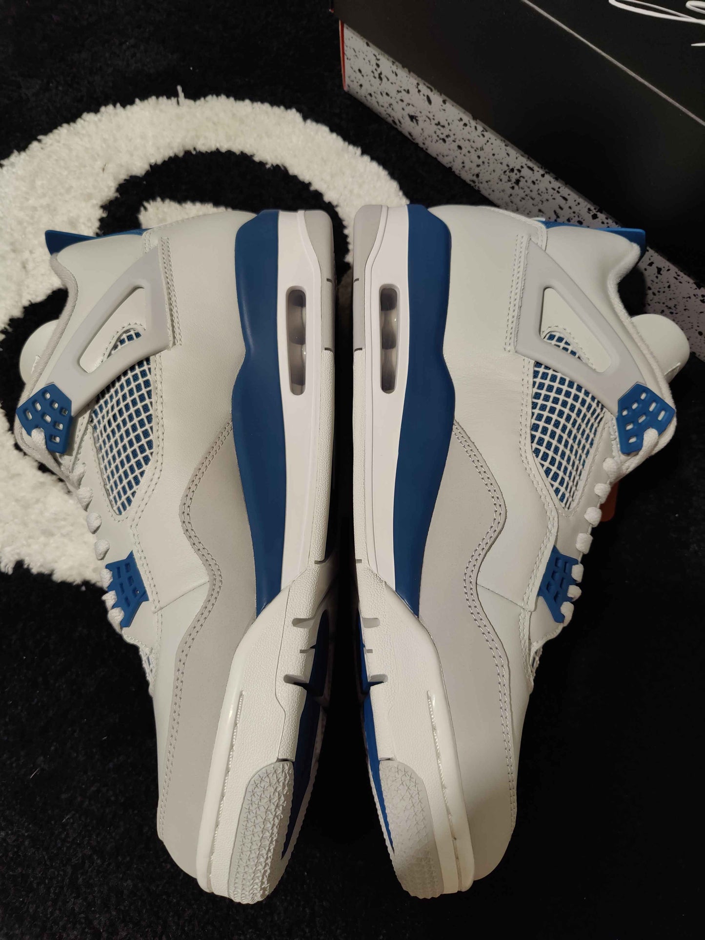 Jordan 4 Retro Military Blue (2024)