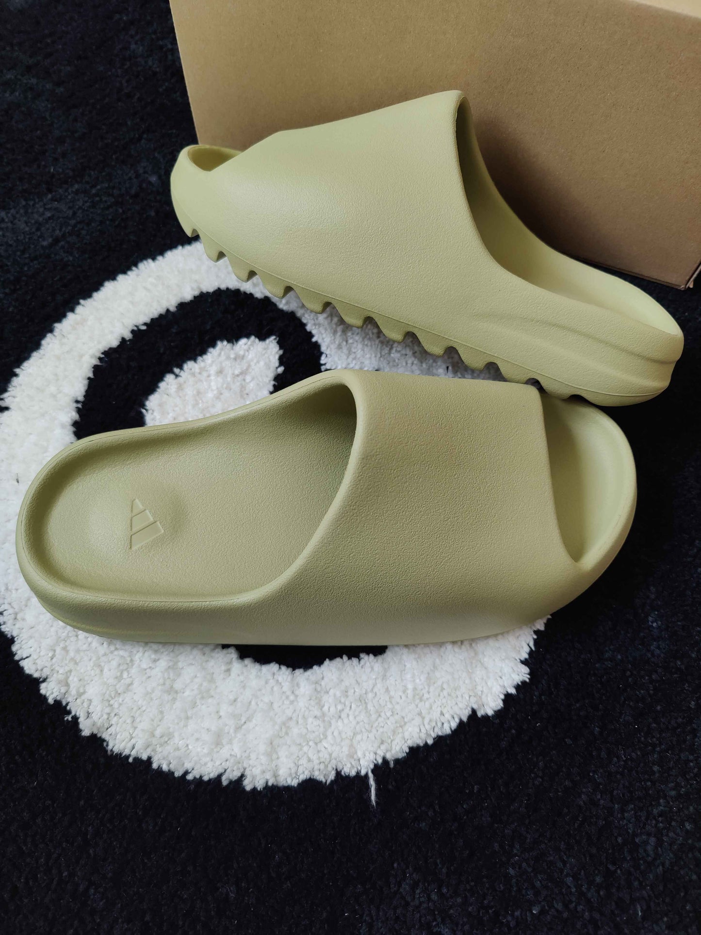 adidas Yeezy Slide Resin