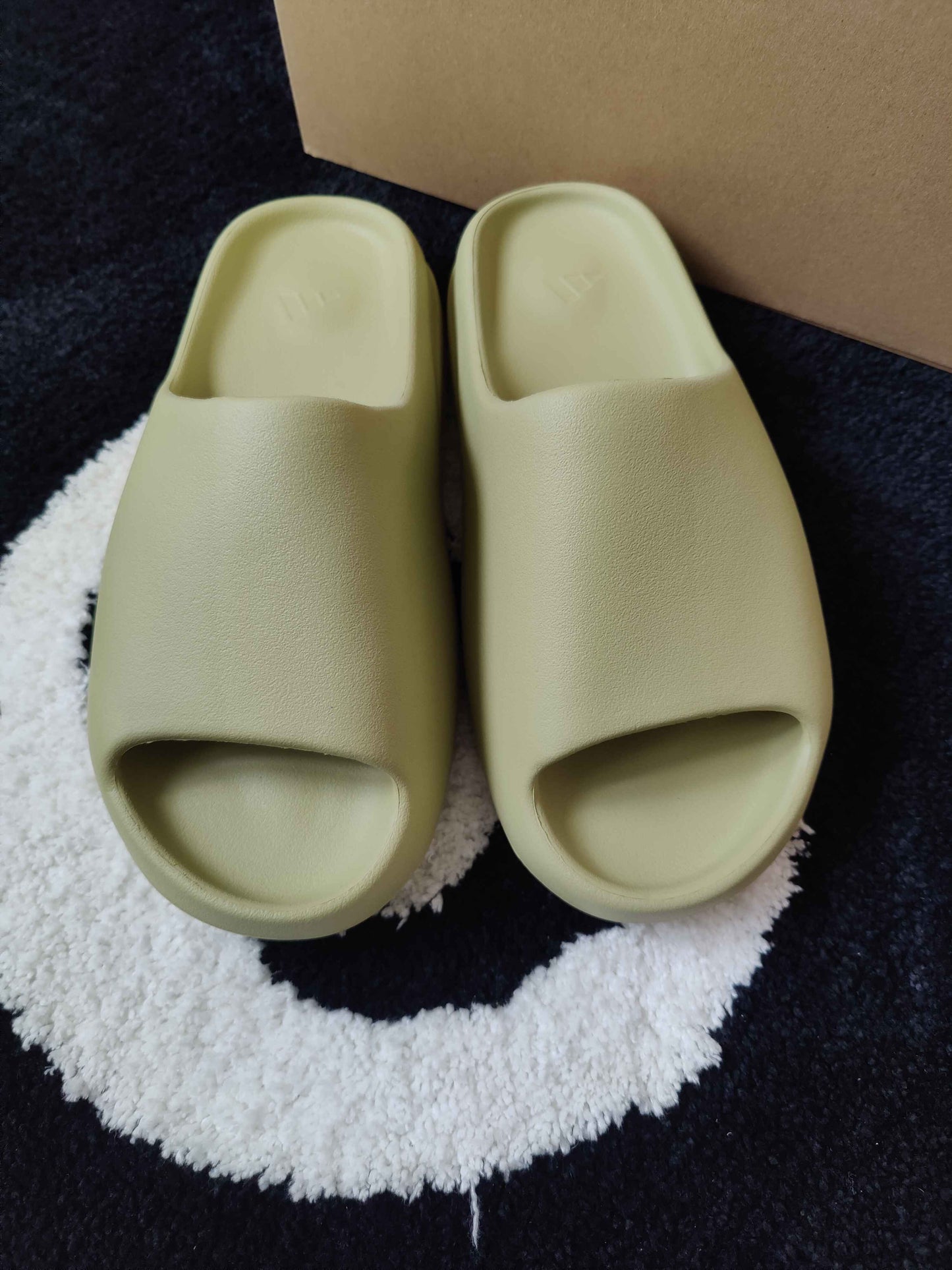 adidas Yeezy Slide Resin