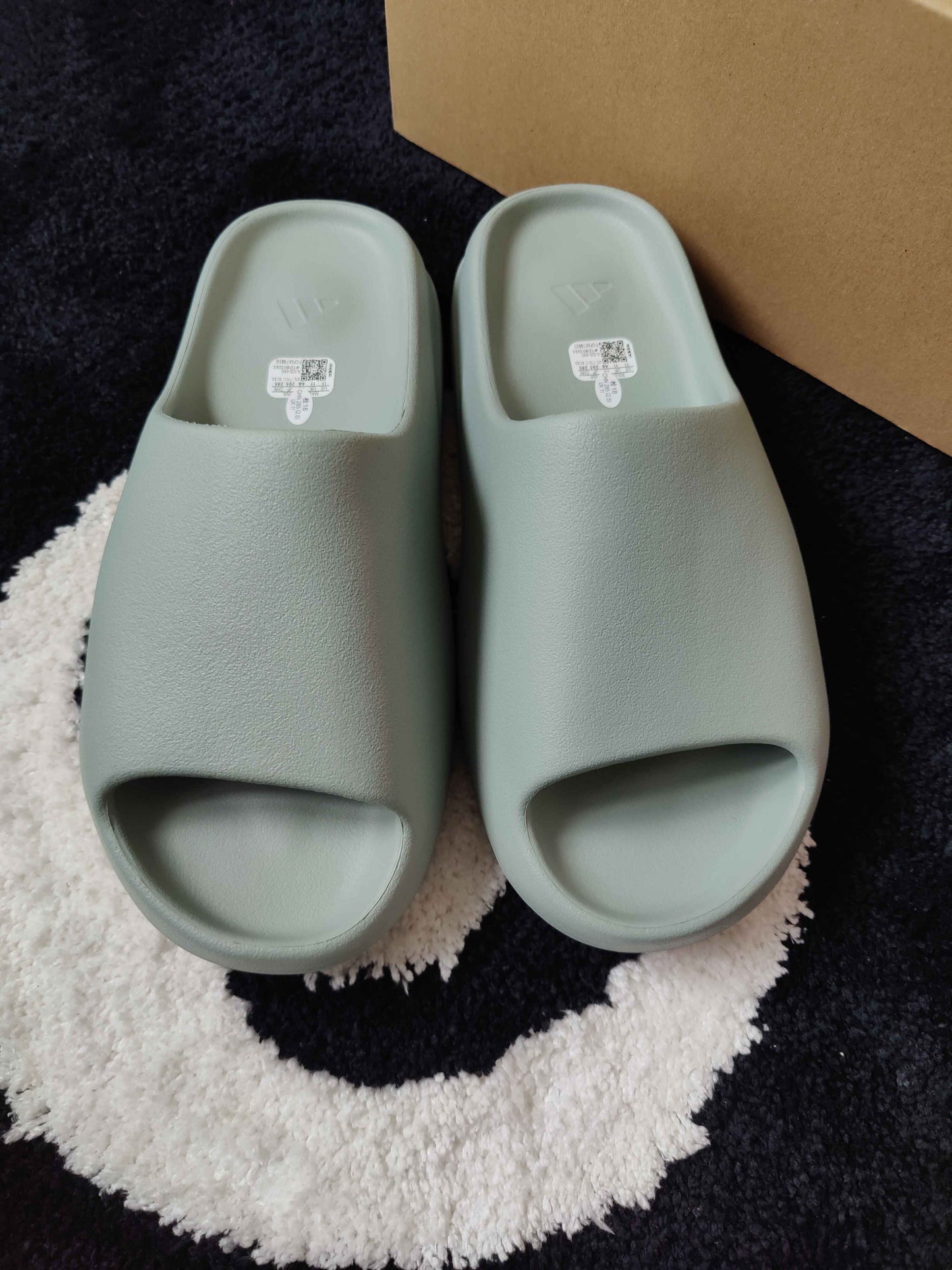 adidas Yeezy Slide Salt